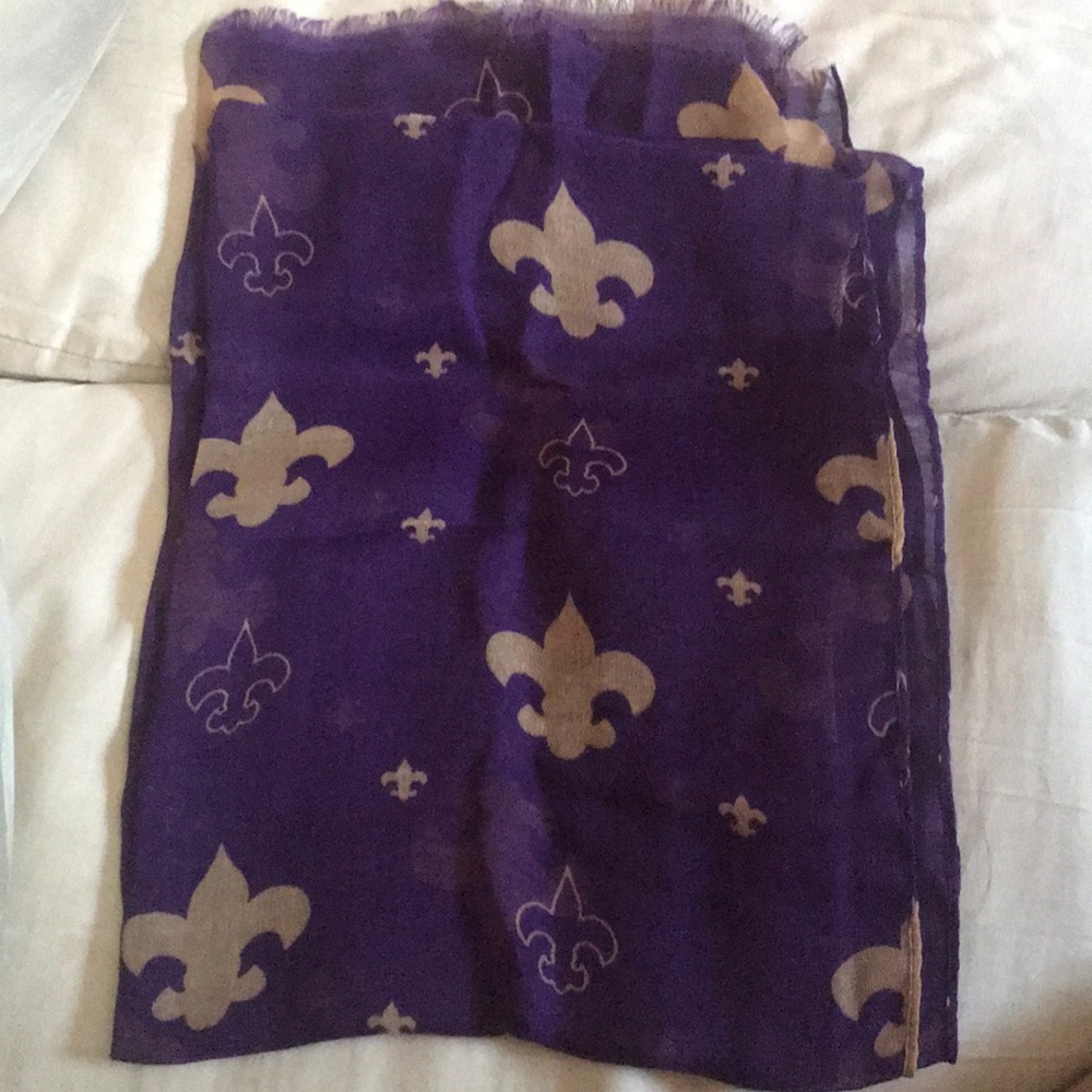 Fluer De Lis scarf